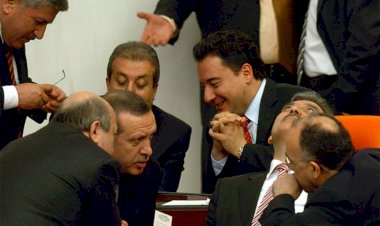 Türk demokrasisinde kara bir gün: 27 Nisan e-muhtırası