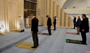 Almanya'da camiler ibadete açıldı
