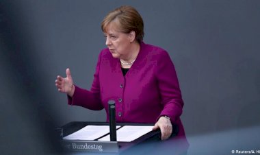 Merkel'den sanatçılara yeni destek sözü