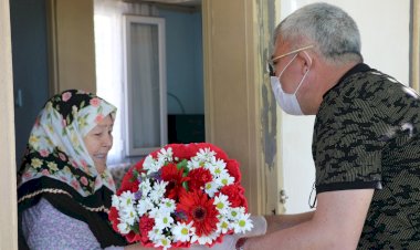 BAŞKAN DURAN ŞEHİT ANNELERİNİ YALNIZ BIRAKMADI 