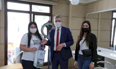 EDREMİT BELEDİYESİ'NDEN BERBER VE KUAFÖRLERE DESTEK