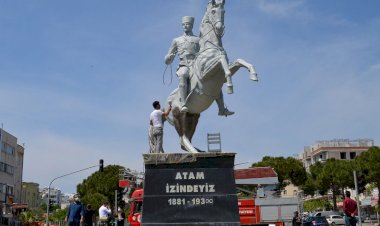 Didim'de Atatürk heykelleri boyandı!