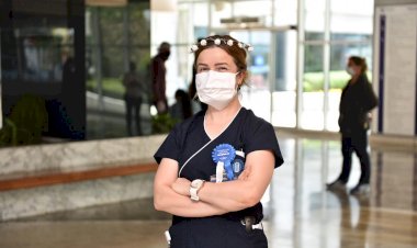 Tuzla Belediyesi, sağlık elçisi 700 hemşireyi taçlandırdı