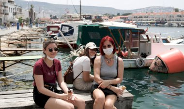 FOÇA'DA BU KEZ SOKAKLAR SAHİLLER GENÇLERİNDİ