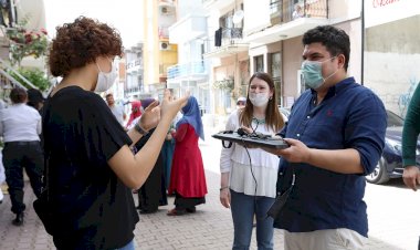 Üniversiteye hazırlanan öğrenciye kendi bilgisayarını verdi.