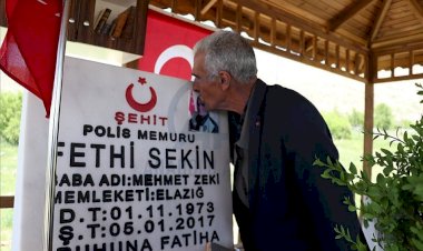 Herkes parka bahçeye giderken, sokağa çıkma izninde şehit oğluna koştu