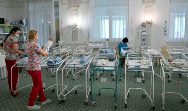 Yoksul Ukrayna'nın büyüyen 'sektörü': Ticari taşıyıcı annelik