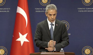 Dışişleri Bakanlığı Sözcüsü Aksoy'dan Yunanistan'daki gösterilerde Türk bayrağı yakılmasına tepki