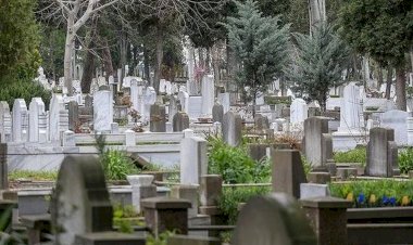 İSTANBUL’UN MEZARLIK ALANLARI YIKANIP TEMİZLENDİ