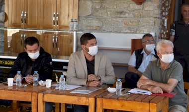 BAŞKAN FATİH GÜRBÜZ, YENİ FOÇA SAHİL BANDI ESNAFI İLE GÖRÜŞTÜ
