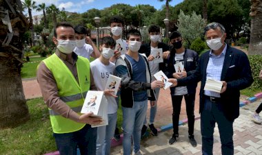 Dilek Aksoy’dan gençlere anlamlı hediye