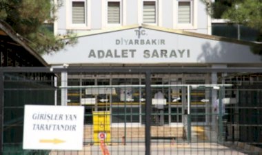 Dilgeş annesiyle cezaevinde