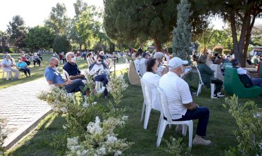 Karşıyaka’da 65 yaş üzeri vatandaşlara bayram konseri
