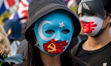Uygurlar bu bayramı da “kayıp” ailelerini arayarak geçiriyor