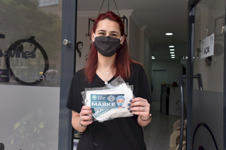 Manisa Büyükşehir’den Berber ve Kuaförlere Maske Desteği