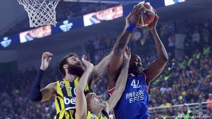 Koronavirüs: Türkiye'de basketbol ligleri sonlandırıldı