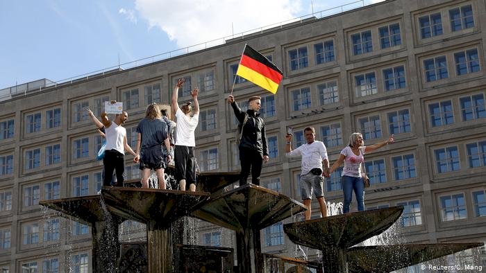 Alman hükümetinden korona protestolarına sert tepki