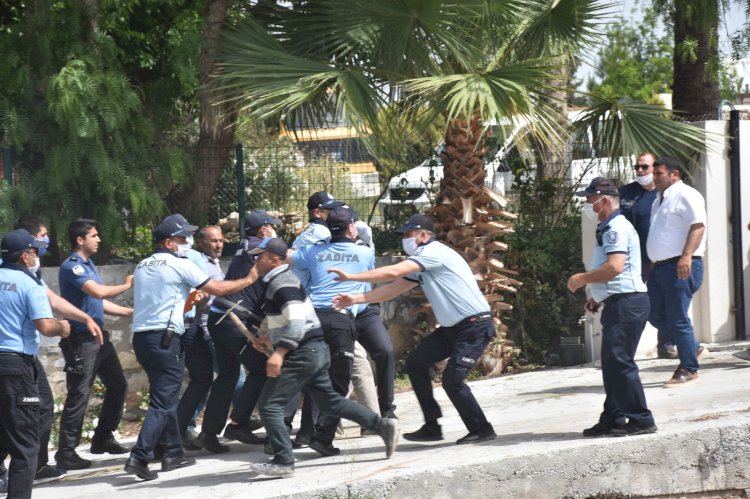 Didim Belediyesi tarafından kıyı kenar çizgisini ihlal eden bir yapının yıkım işlemi gerçekleşti.