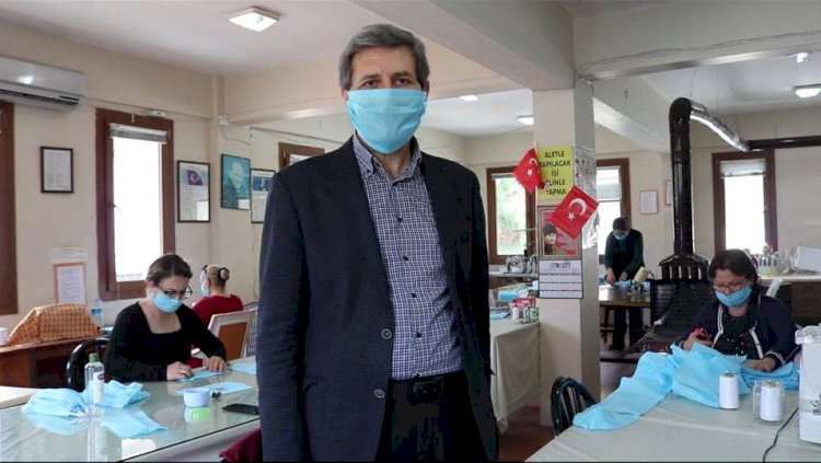FOÇADA GÖNÜLLÜ  ÖĞRETMENLERDEN 10 BİN MASKE