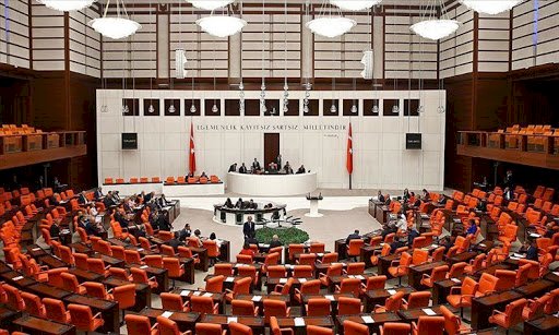AKP’den sosyal medya için yeni yasa sinyali