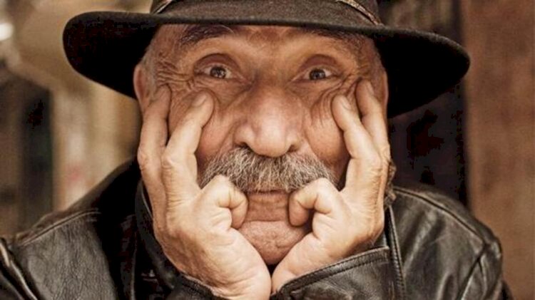 Tuncel Kurtiz - Oysa Herkes Öldürür Sevdiğini