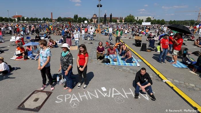 Stuttgart'ta maske takmayanlara 18 bin euro ceza