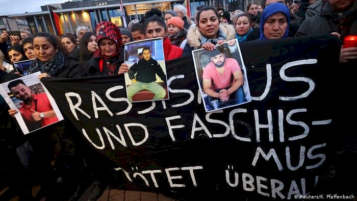 Merkel’e ırkçılığa karşı ‘sıfır tolerans’ çağrısı