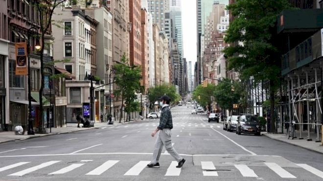 Koronavirüs: New York'taki yeni vakaların büyük bölümünü evde kalanların oluşturması ne anlama geliyor?