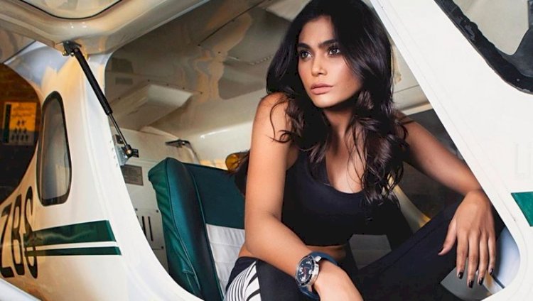 Ünlü model Zara Abid de Pakistan'da düşen uçaktaydı