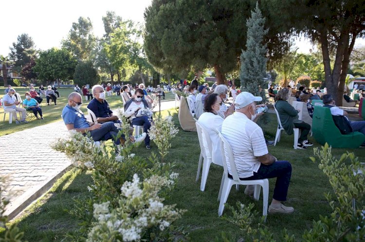 Karşıyaka’da 65 yaş üzeri vatandaşlara bayram konseri