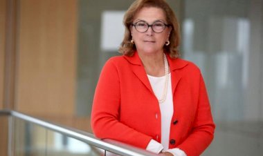 GÜLER SABANCI,  SABANCI ÜNİVERSİTESİ’NİN HİKÂYESİNİ  “BİR ÜNİVERSİTE VAR EDERKEN” KİTABINDA ANLATTI