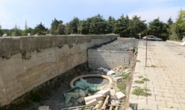 27 yıl sonra oğlunun kemiklerini kucağına aldı