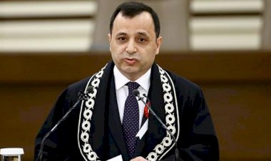 AYM Başkanı: Başka bir ülke olsa mahkeme kapısına kilit vurup giderlerdi