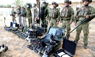 Mehmetçik Hafter'in tuzakladığı bombaları temizliyor
