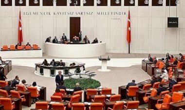 MetroPOLL Araştırma Şirketi CEO'su Sencar: Muhalefet iktidarın kendilerine çizdiği oyun alanının dışına çıkamıyor