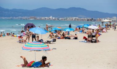 İspanya'da 11 bin Alman turistle korona gölgesinde 'pilot tatil'