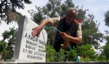 Şehit mezarlarının gönüllü bakıcısı
