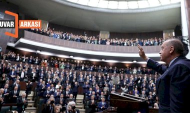 Duvar Arkası: AK Parti'de hiçbir şey olmasa da bir şeyler olacak!