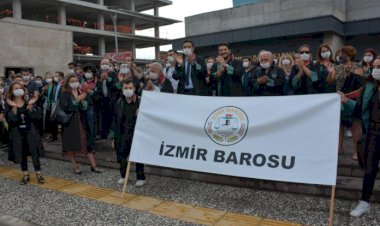 İzmir Adliyesi'nde 'Savunma susmayacak' sloganları