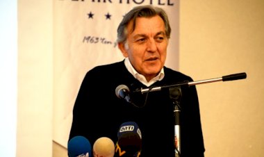 Bekir Ağırdır: AK Parti'nin çaydanlığı fokurduyor