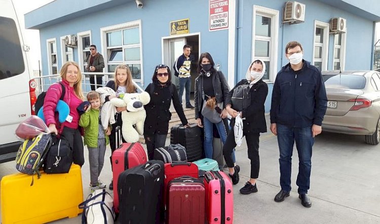 73 Ukraynalı daha Türkiye’den feribotla dönüyor
