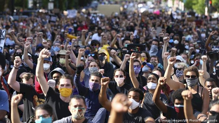 ABD'de protestocular sokağa çıkma yasağına uymadı