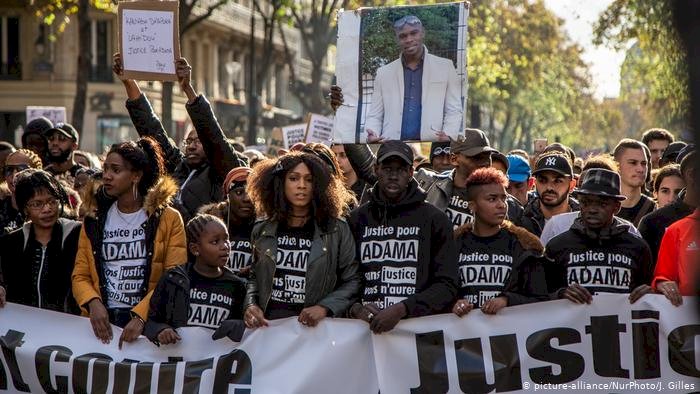 Paris'teki protestolarda çatışma