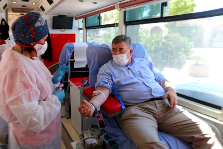 Başkan Oran Çeşmeliler’i kan vermeye davet etti