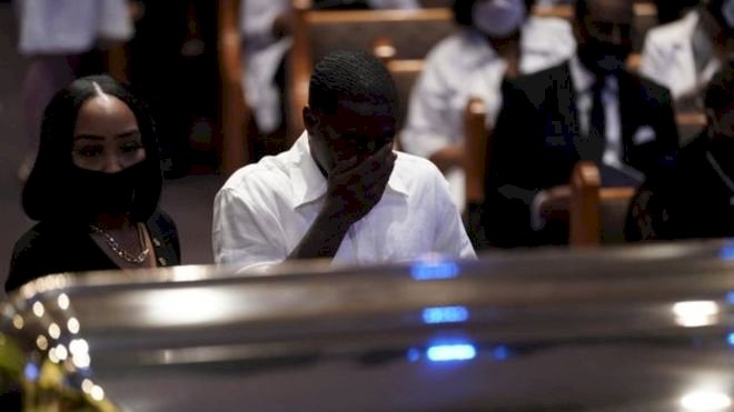 George Floyd'un cenaze törenine binlerce kişi katıldı: 'Suçu siyah doğmaktı'