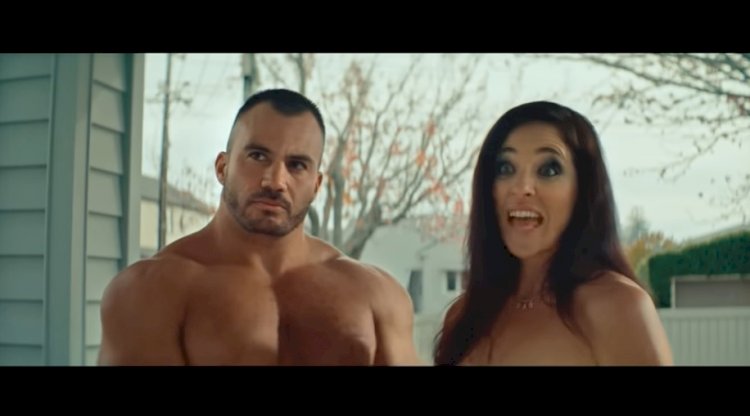 Yeni Zelanda’dan Tartışmalı Kamu Spotu: Porno Yıldızları Aileleri Uyarıyor