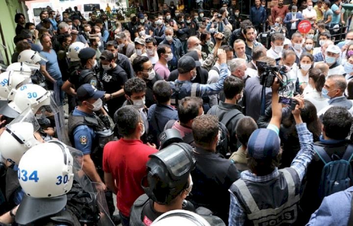 HDP'nin 'Darbeye Karşı Demokrasi Yürüyüşü'nün ilk günü polis müdahalesi ve gözaltılarla başladı