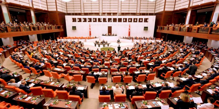 AKP, 95 milletvekilinin dokunulmazlığının kaldırılması için harekete geçti