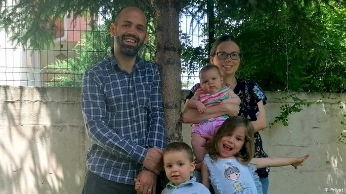 Sınır dışı edilecek Türk pastörün ABD’li eşi: Ben tehlikeli biri değilim