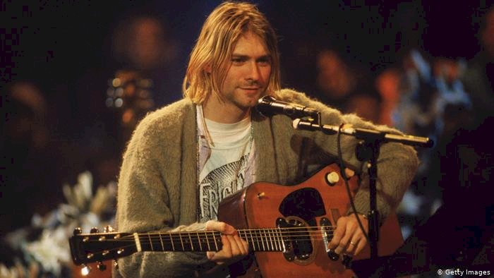 Kurt Cobain’in gitarı rekor fiyata satıldı